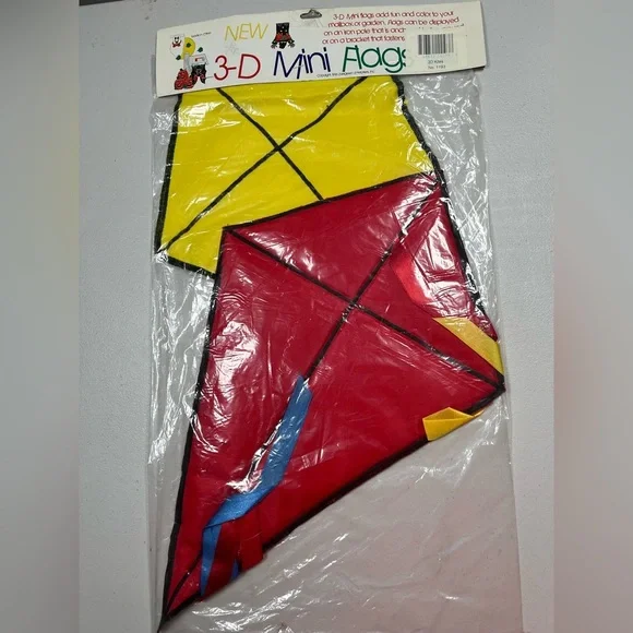 Vintage 3-D Mini Flag - kite with 3 tails. - Picture 1 of 10